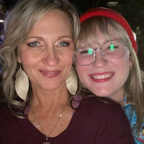 Meet the Posher - Picture 3 of 4